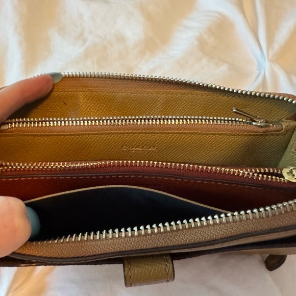 Coach Accordion Checkbook Zip Wallet Tan - Picture 2 of 7